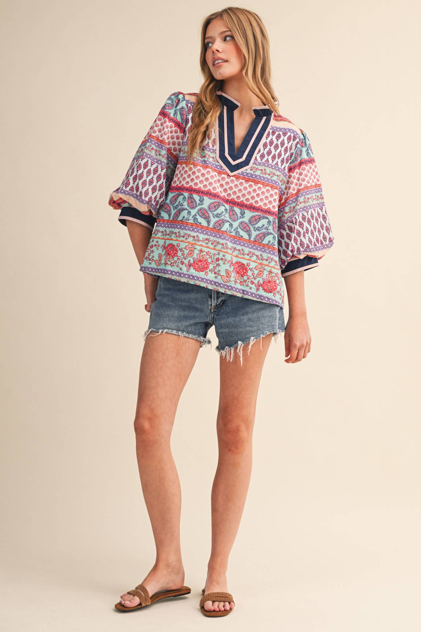 PRINT BUBBLE SLEEVE V NECK TOP