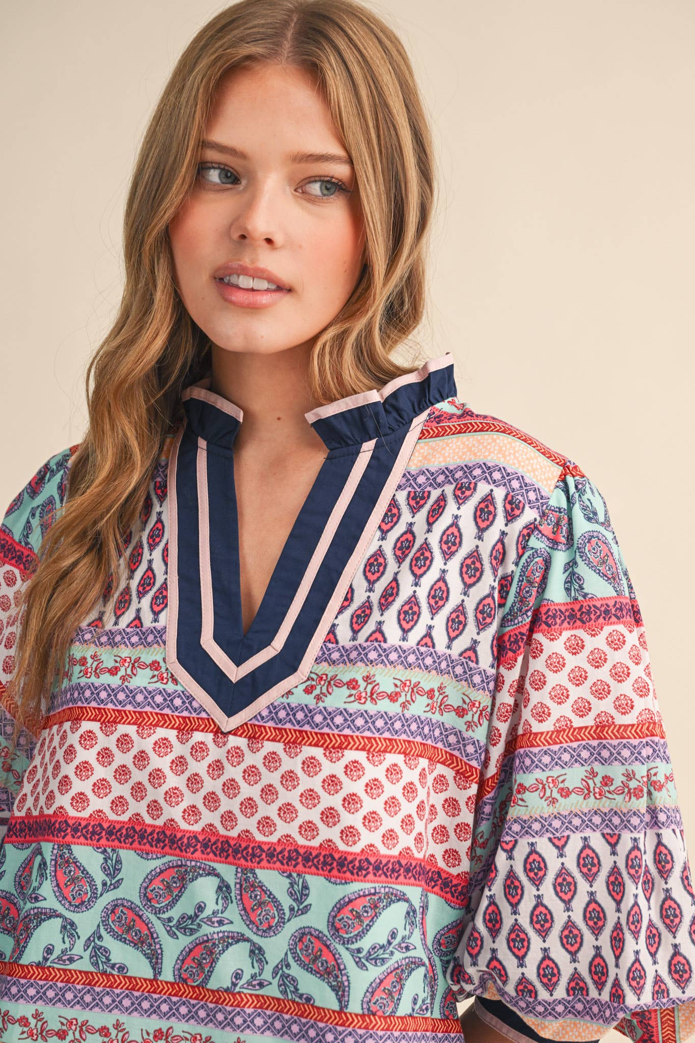 PRINT BUBBLE SLEEVE V NECK TOP