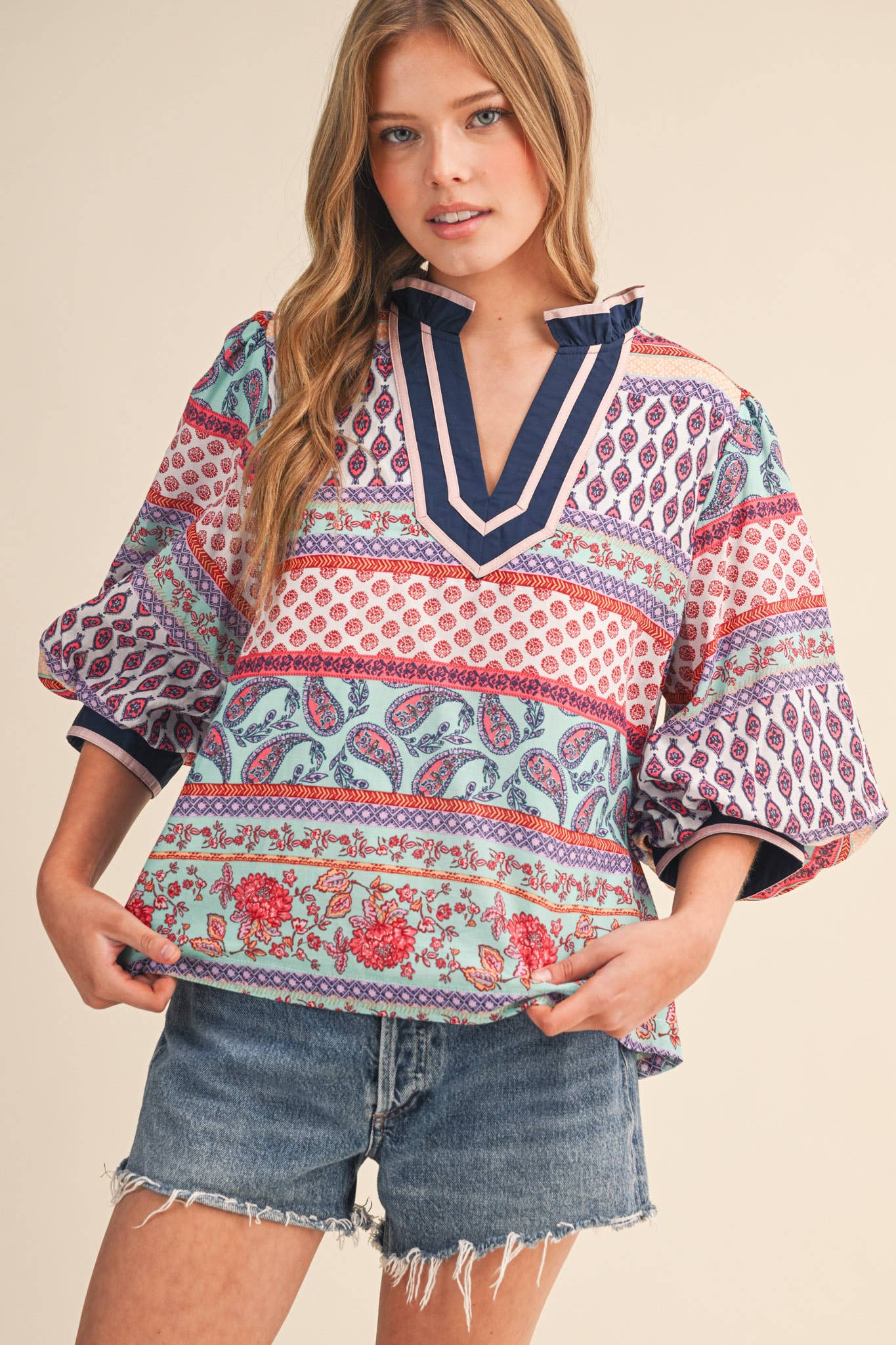 PRINT BUBBLE SLEEVE V NECK TOP