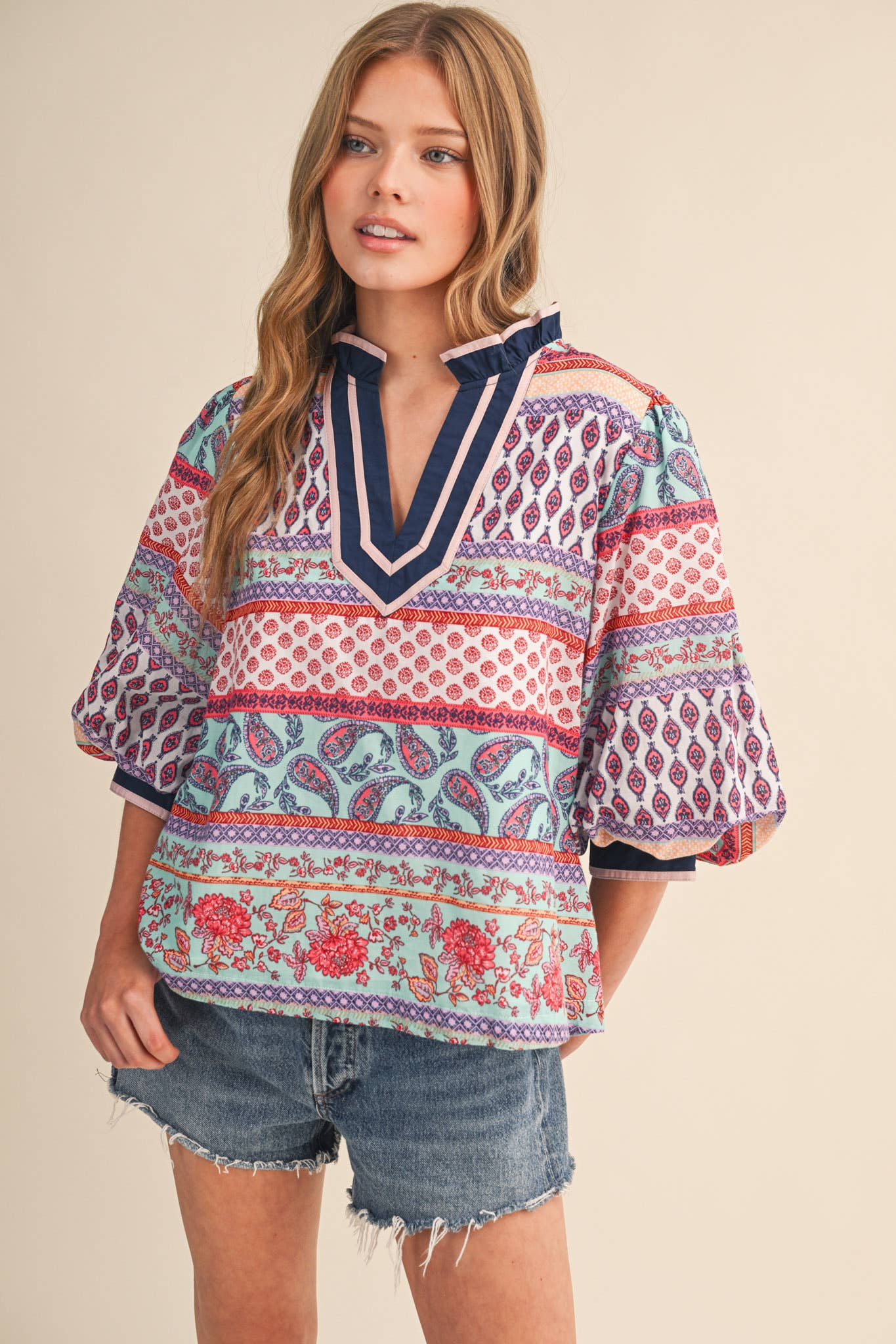 PRINT BUBBLE SLEEVE V NECK TOP