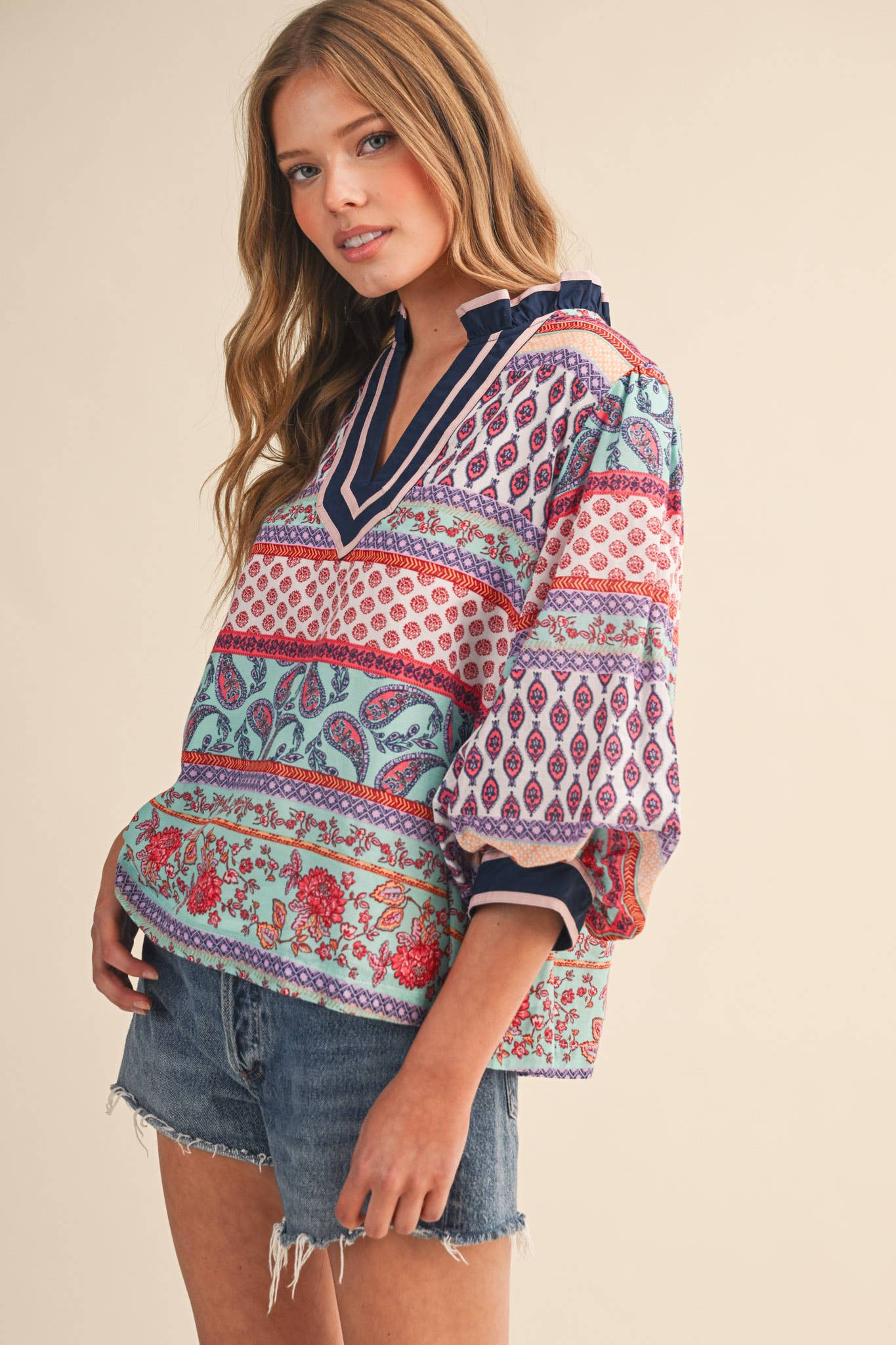 PRINT BUBBLE SLEEVE V NECK TOP