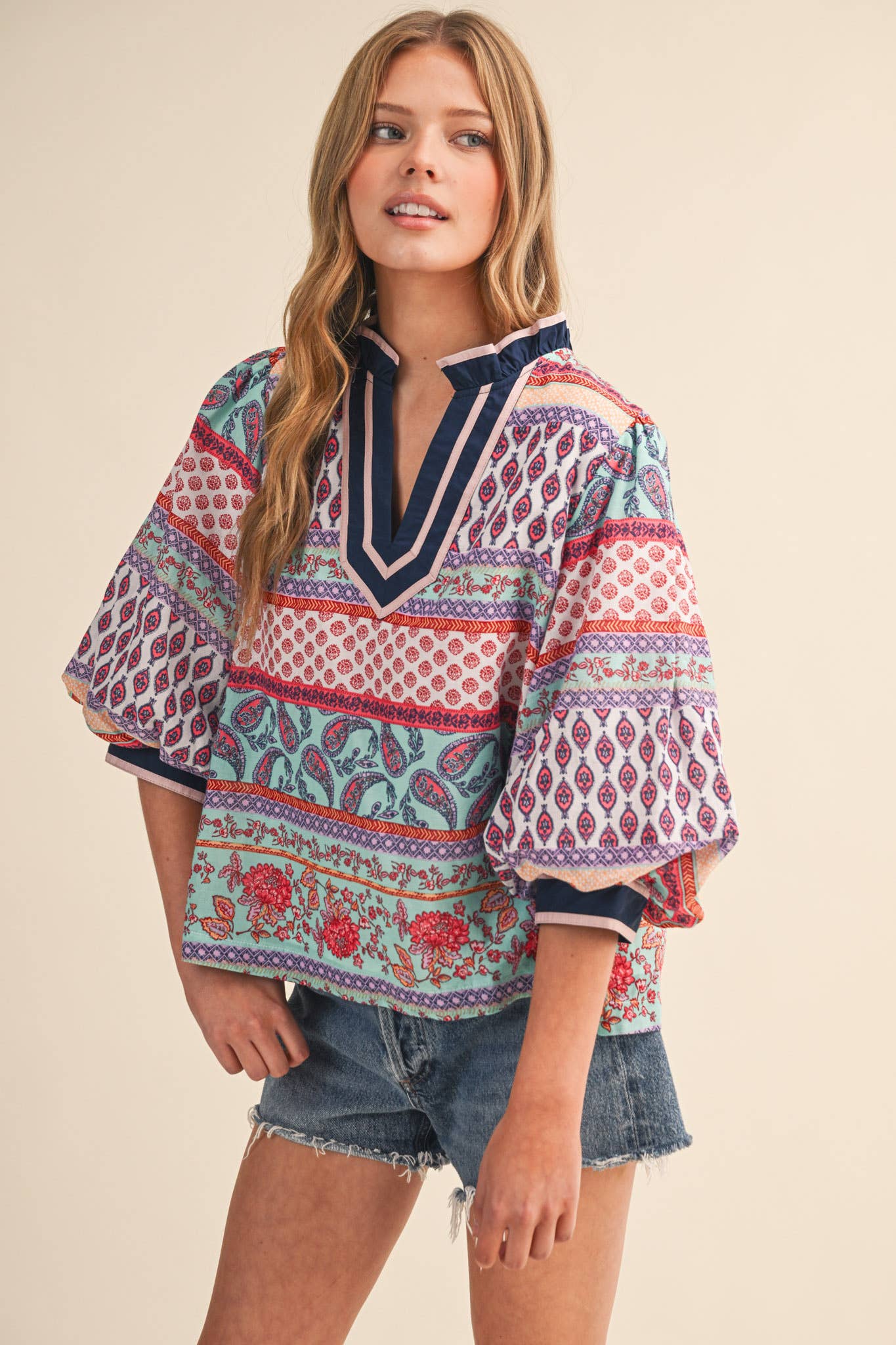 PRINT BUBBLE SLEEVE V NECK TOP