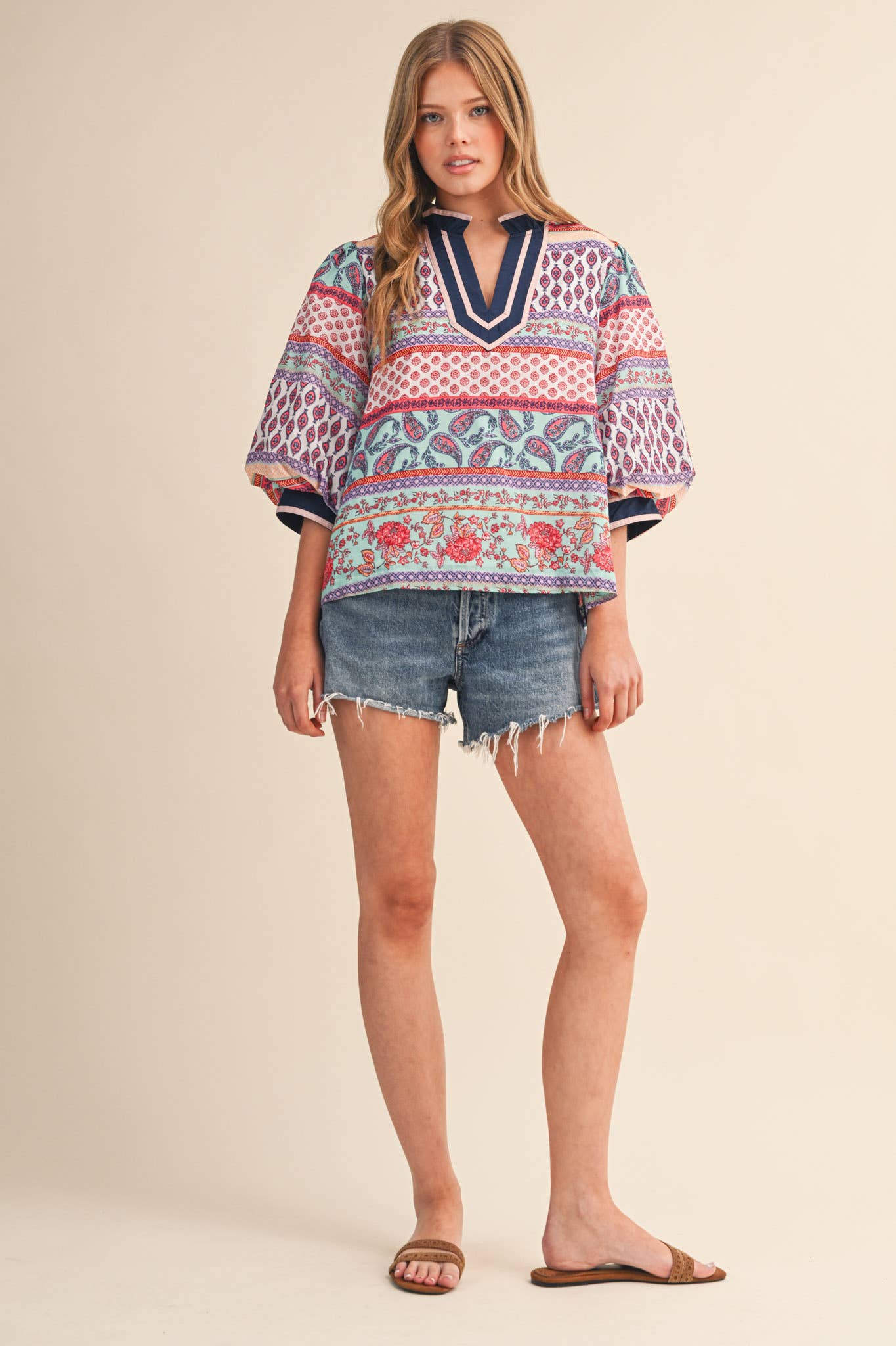 PRINT BUBBLE SLEEVE V NECK TOP