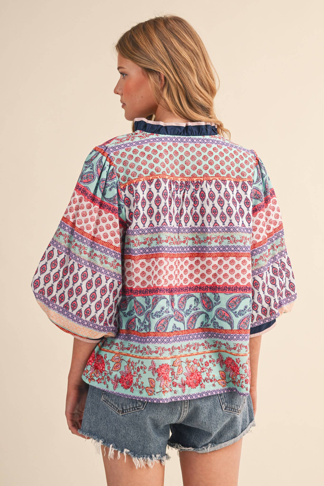 PRINT BUBBLE SLEEVE V NECK TOP